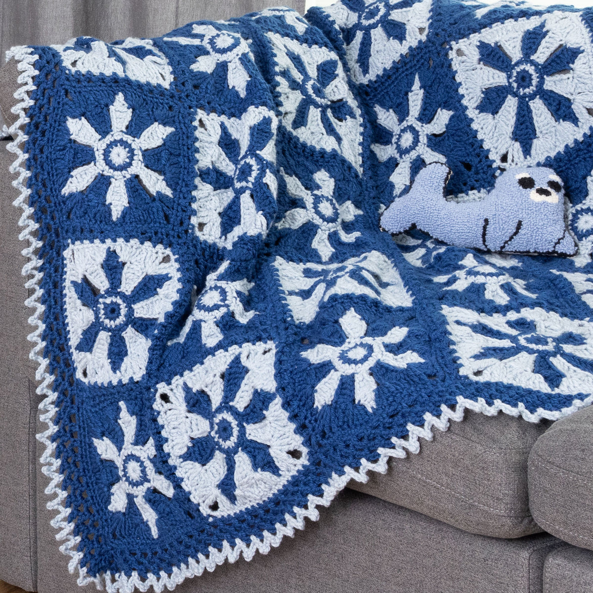 Flying Snowflakes Crochet Throw made using Patons yarn