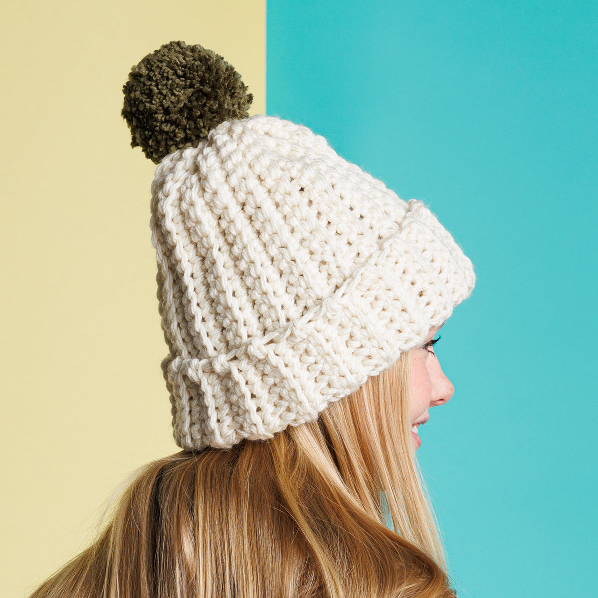 Crocheted beanie with a pom-pom, Version 1