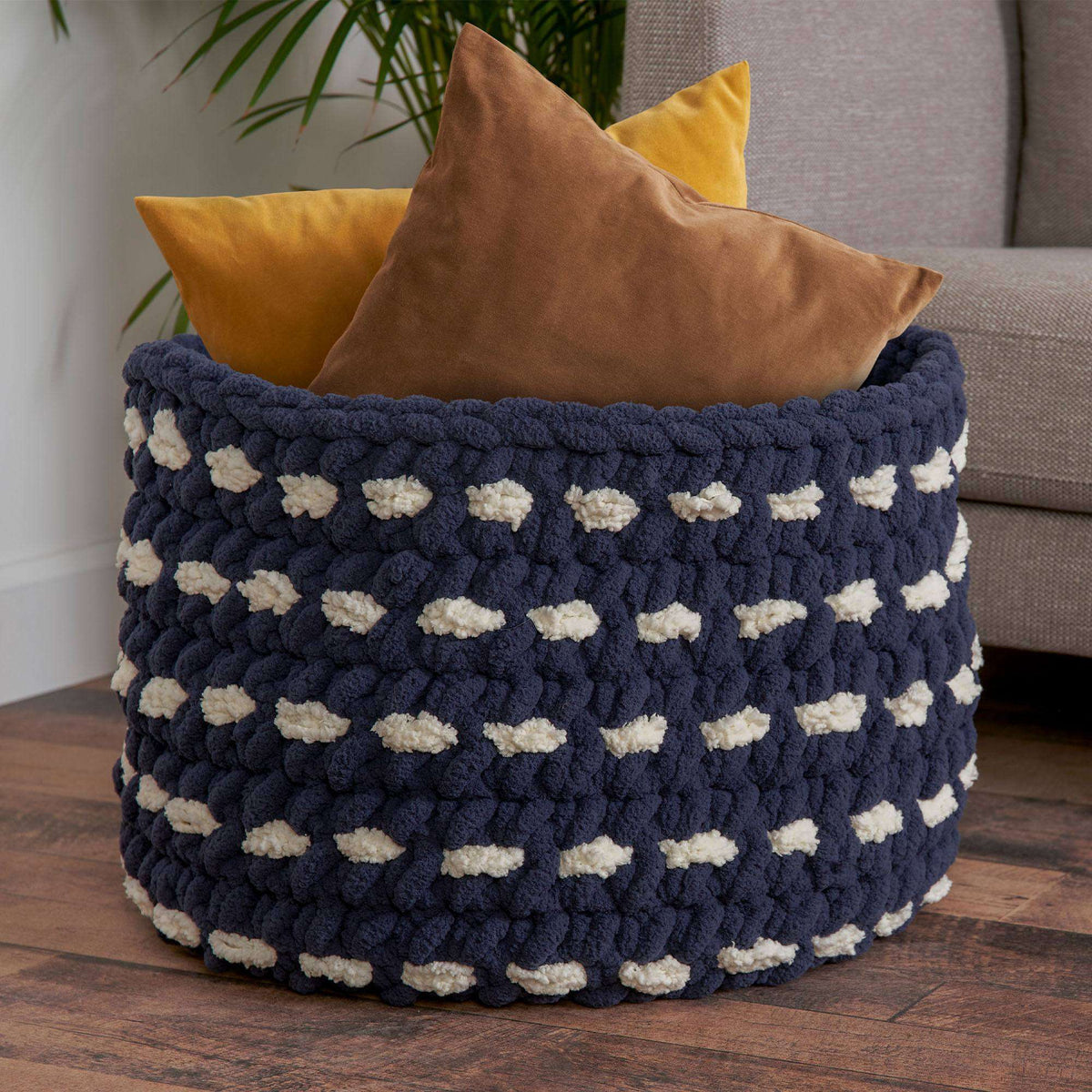 Crochet Basket made in Bernat Blanket Big yarn