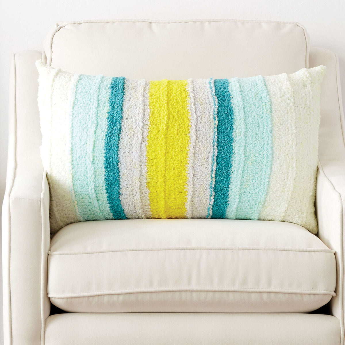 Knit Pillow made in Bernat Blanket Breezy yarn