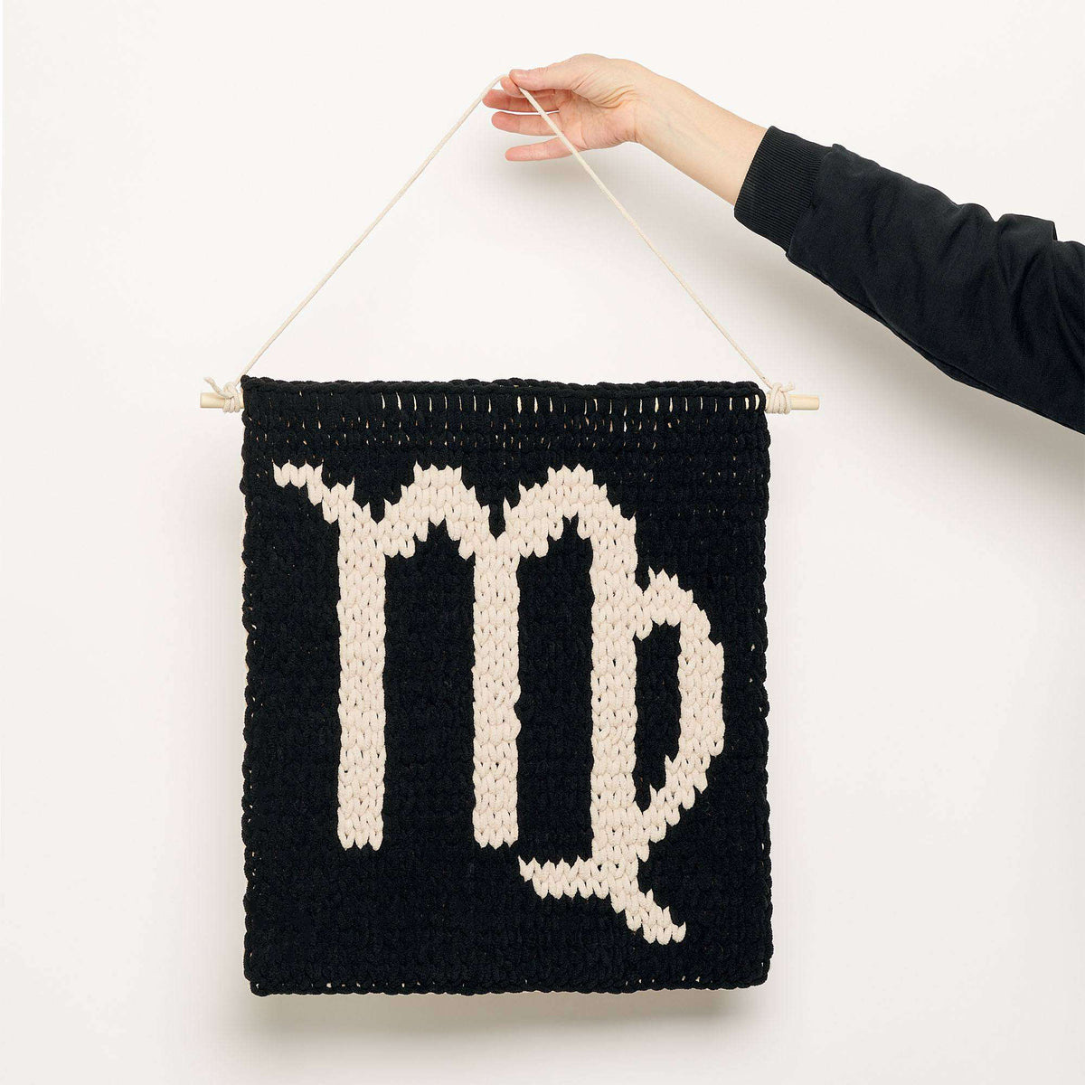 Craft Wall Hanging made in Bernat Alize Blanket EZ Graph-it yarn