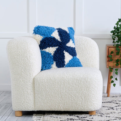 Bernat Latch It Kit - Fleece Pillow Pinwheel