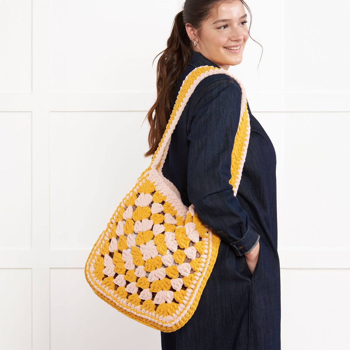 Crochet Tote Bag made in Bernat Blanket Yarn