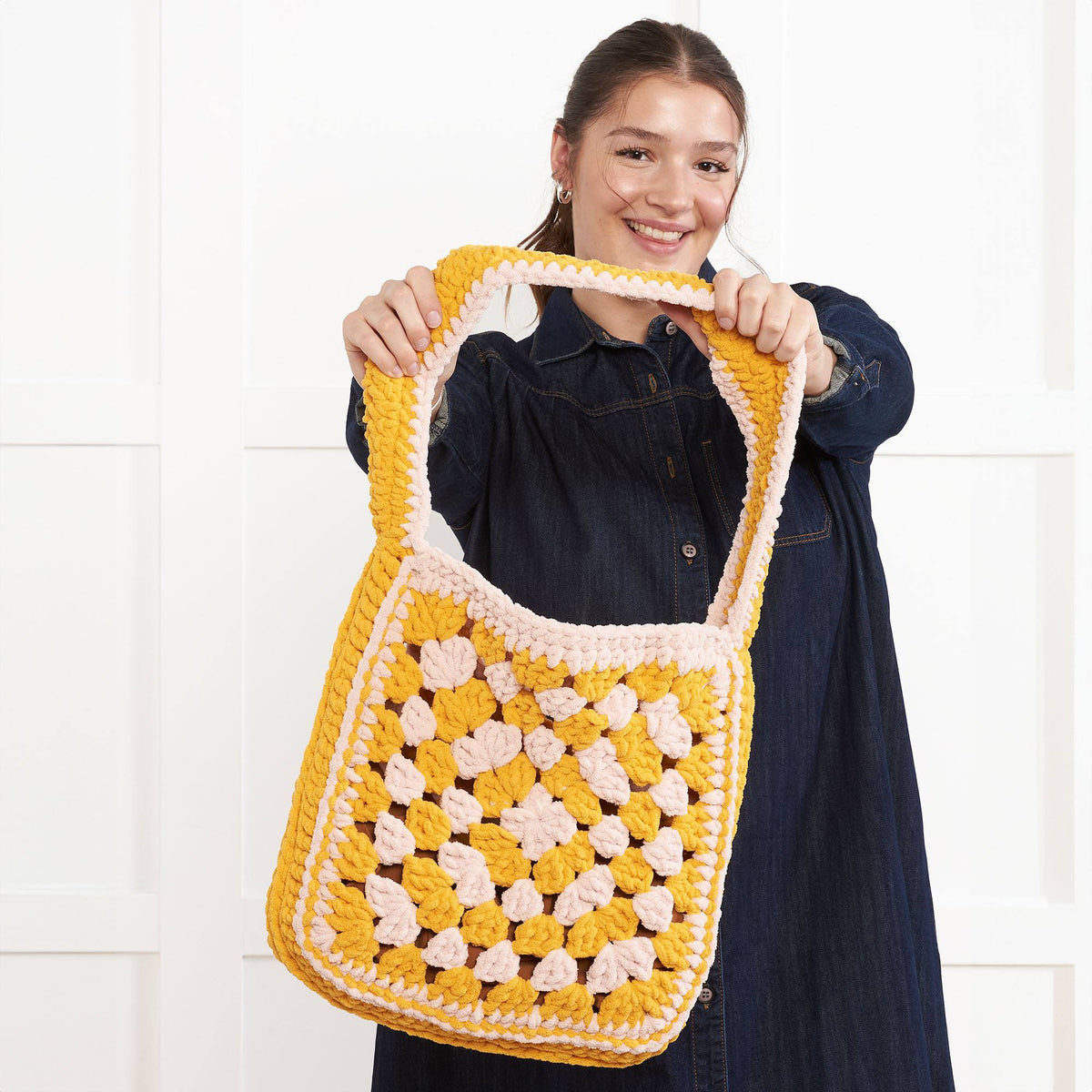 Crochet Tote Bag made in Bernat Blanket Yarn