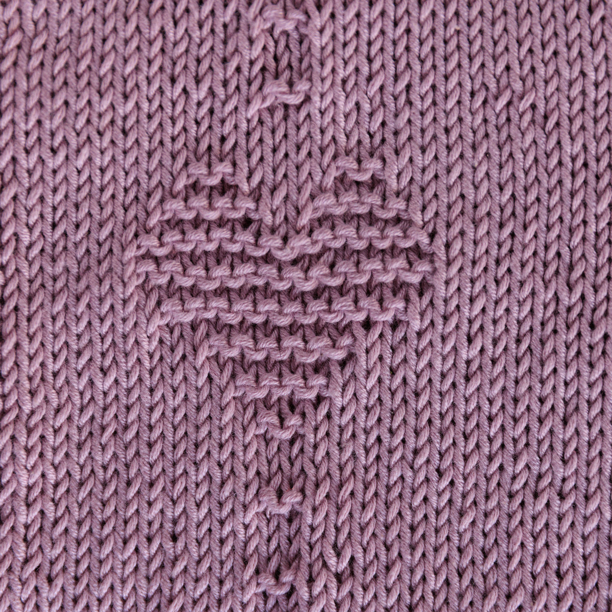 Belle Cœur Knit Baby Blanket made using Bernat yarn