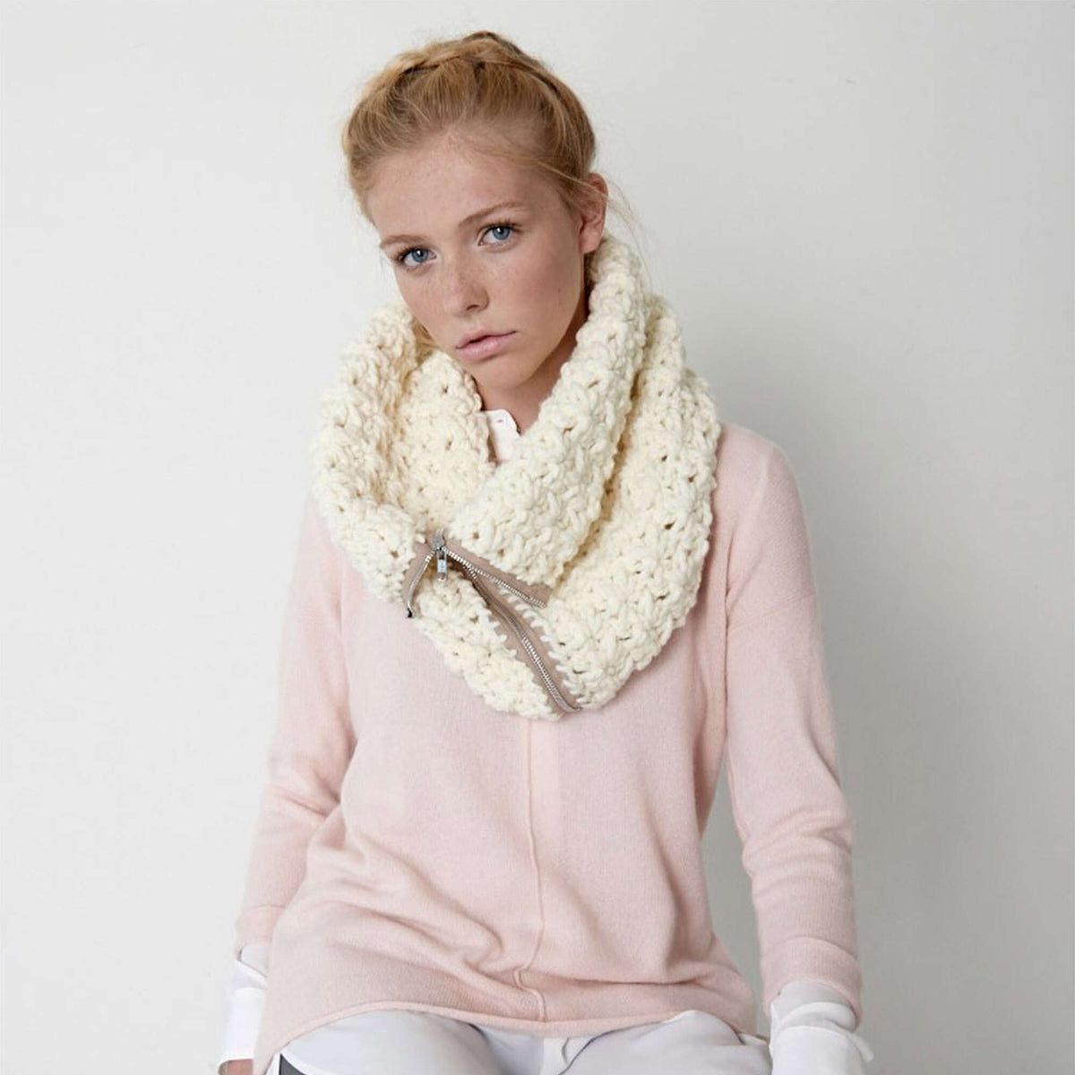 Crochet Cowl made in Bernat Wool-Up Bulky yarn
