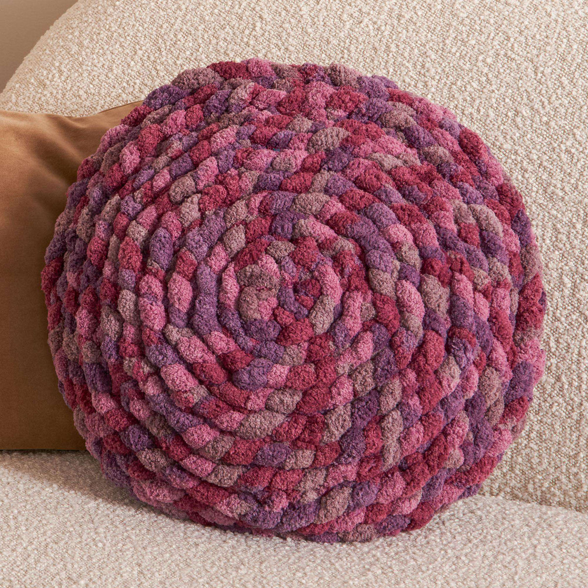 Crochet Pillow made in Bernat Blanket Extra Thick yarn
