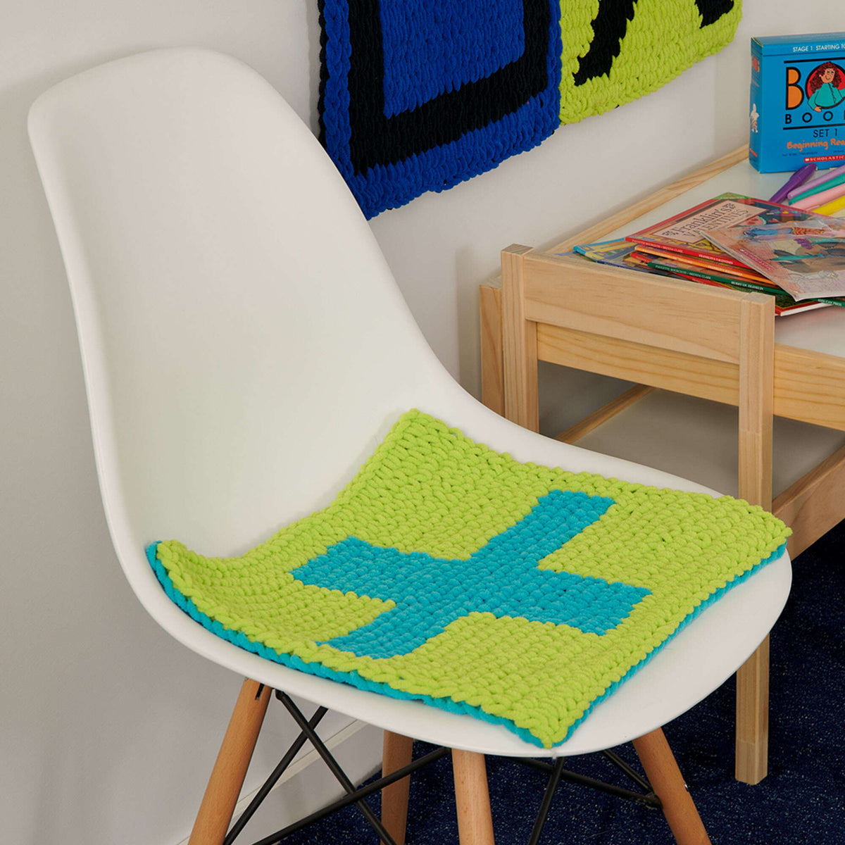 Craft Pillow made in Bernat Alize Blanket EZ Graph-it yarn