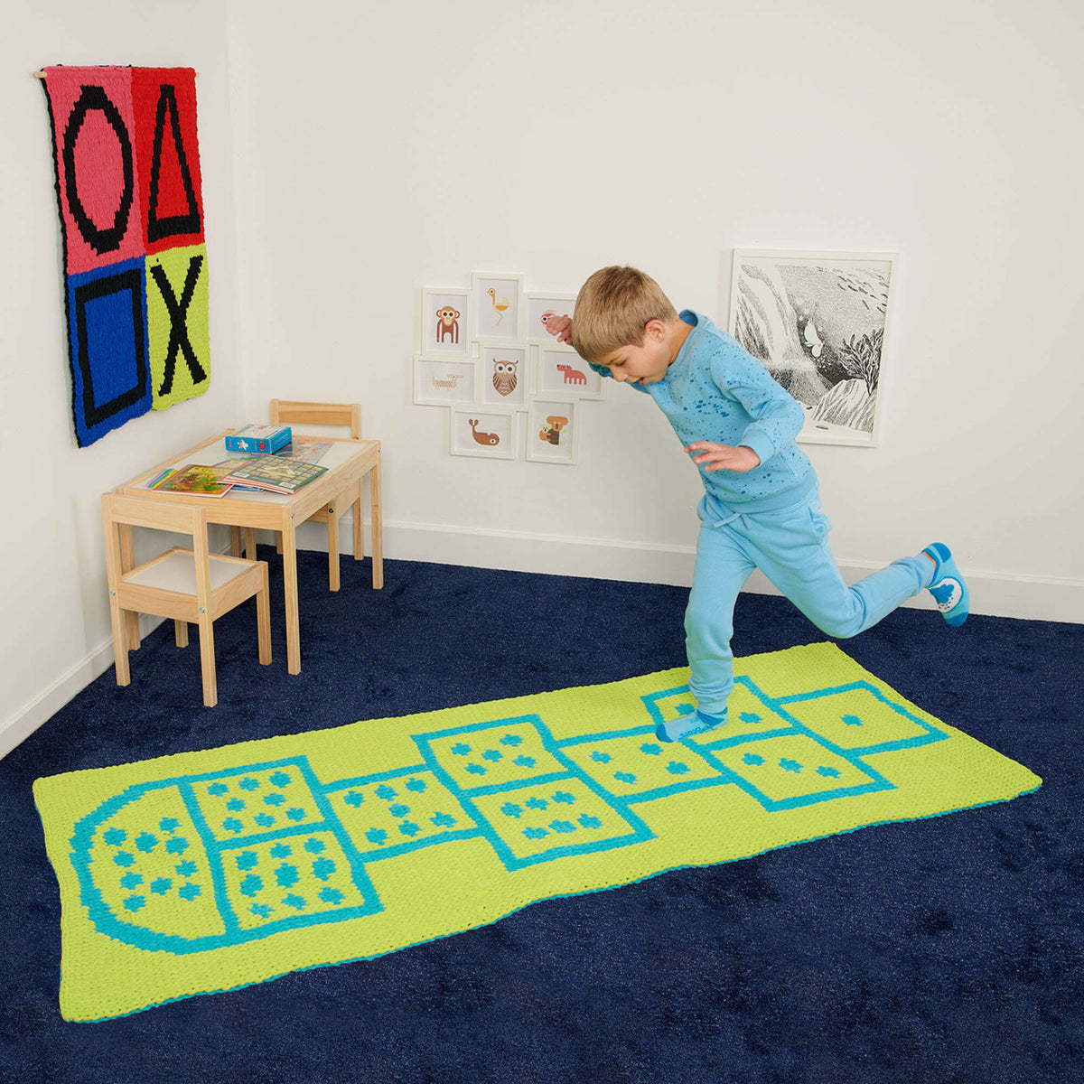 Craft Rug made in Bernat Alize Blanket EZ Graph-it yarn