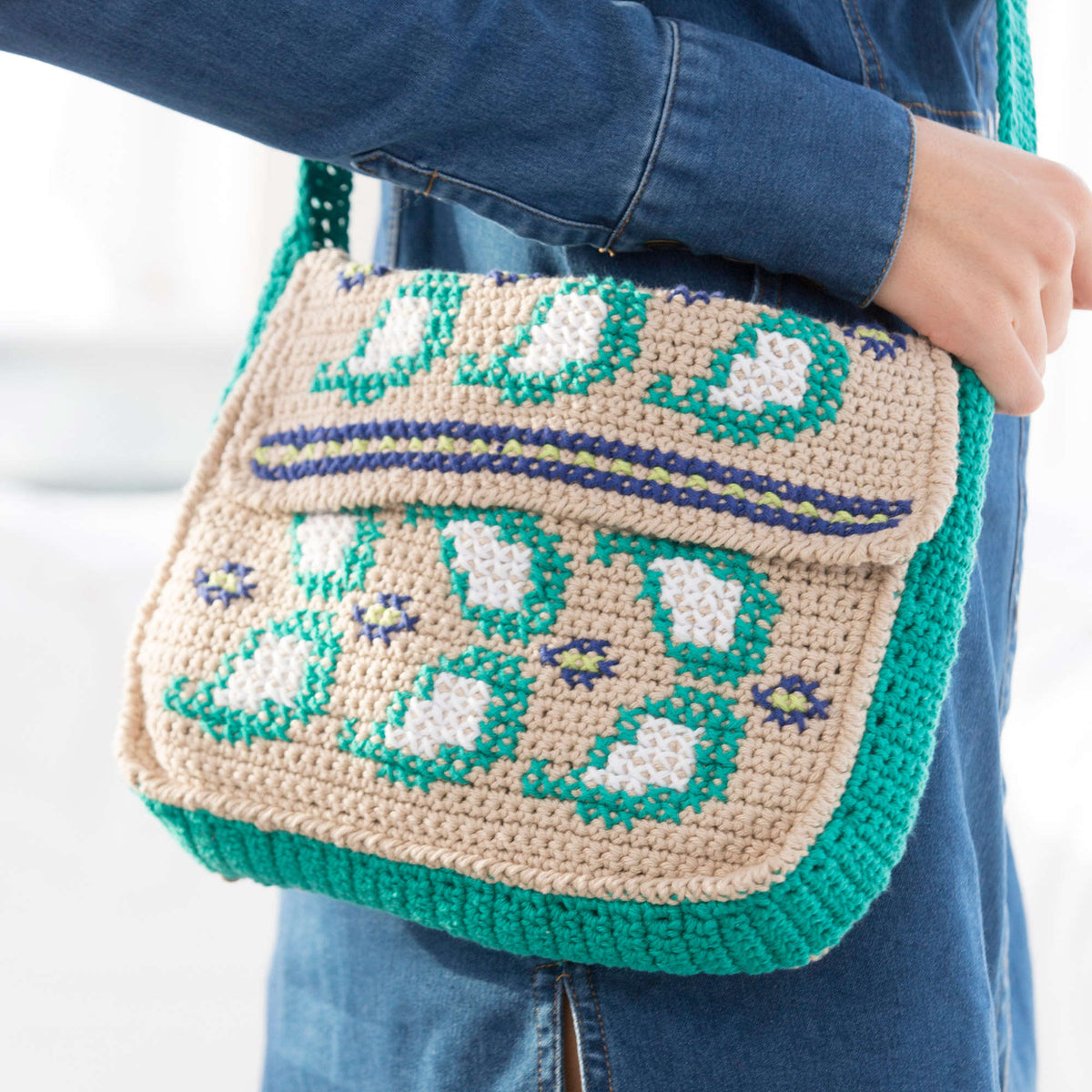 Crochet Purse made in Red Heart Crème de la Crème Yarn