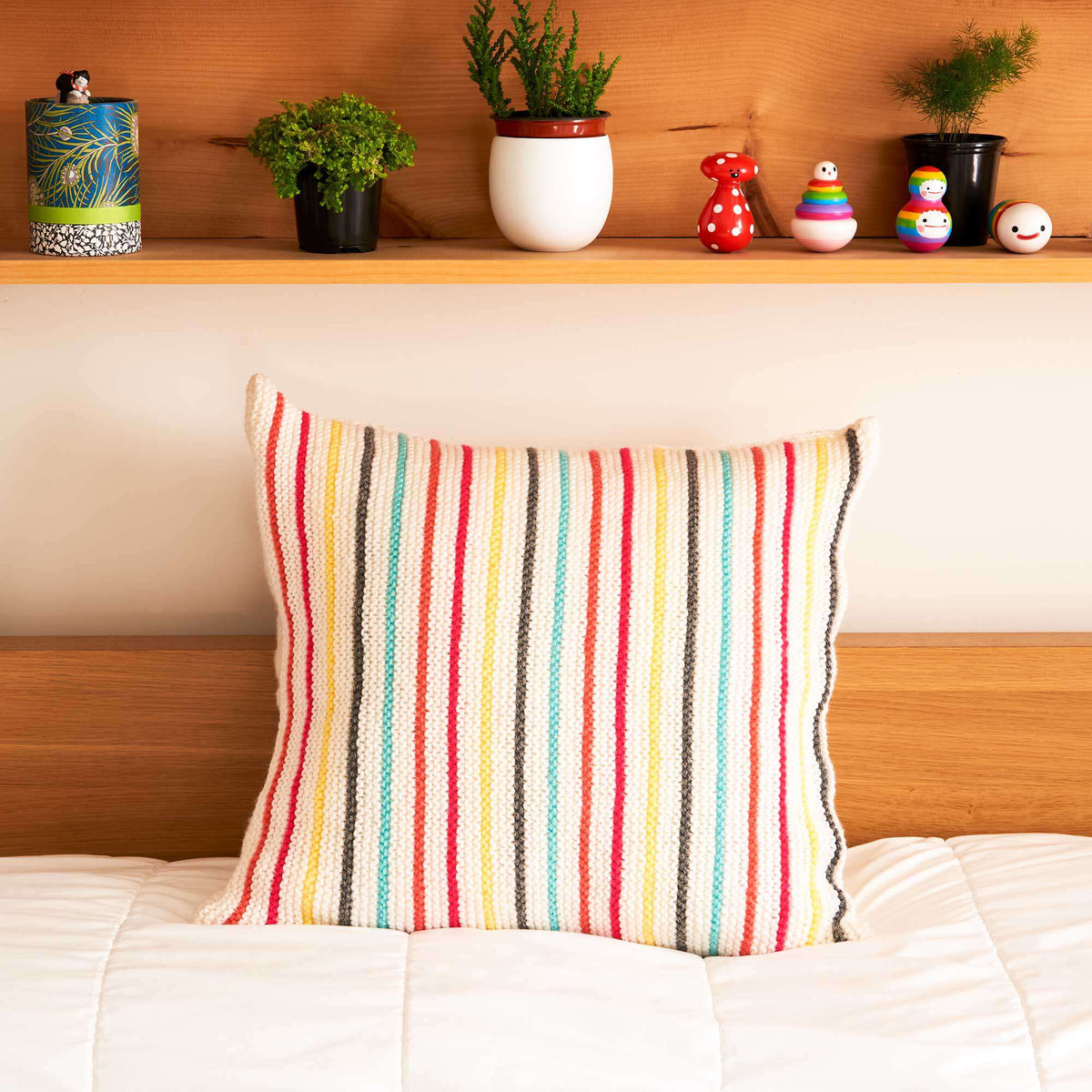 Knit Pillow made in Red Heart Super Saver yarn